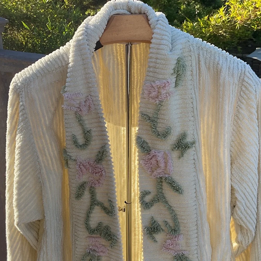 Floral Embroidered Cream Long Coat - Picture 2 of 5